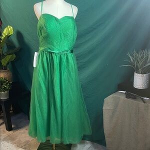 Chic Green Midi Dress with Straps